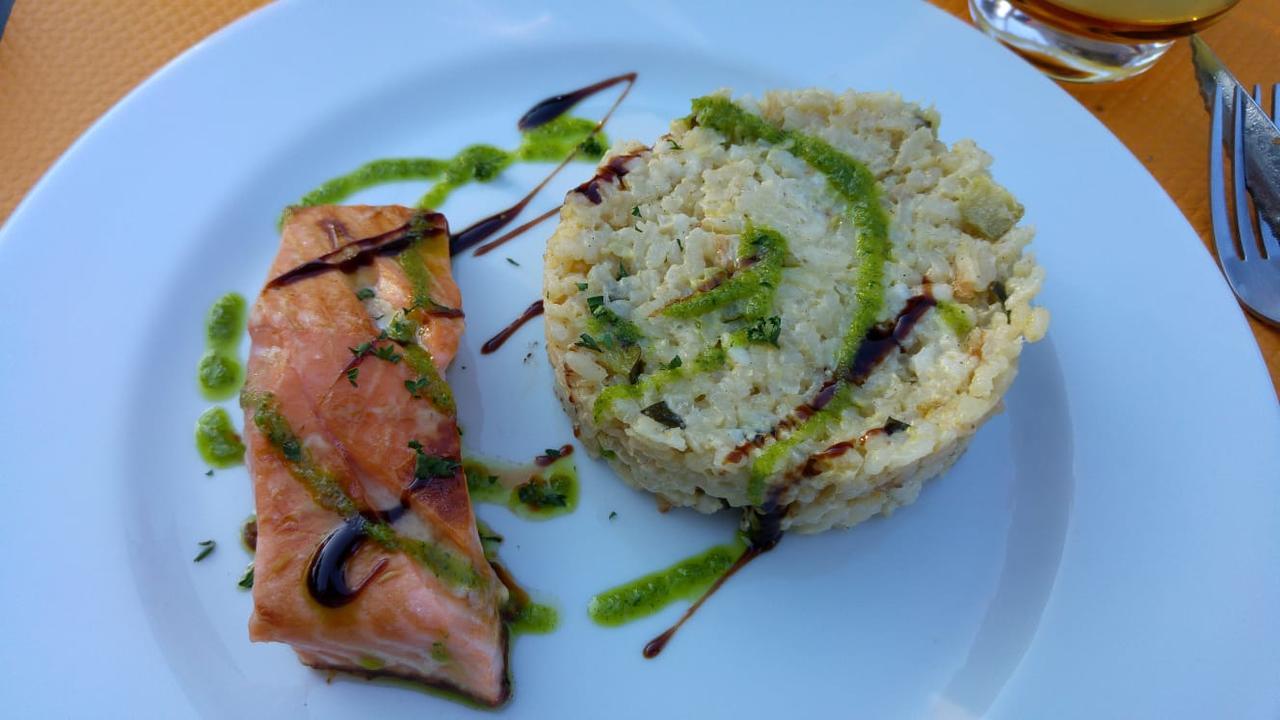 Hotel Restaurant Le Mas De L'Olivier Pont-Saint-Esprit Εξωτερικό φωτογραφία