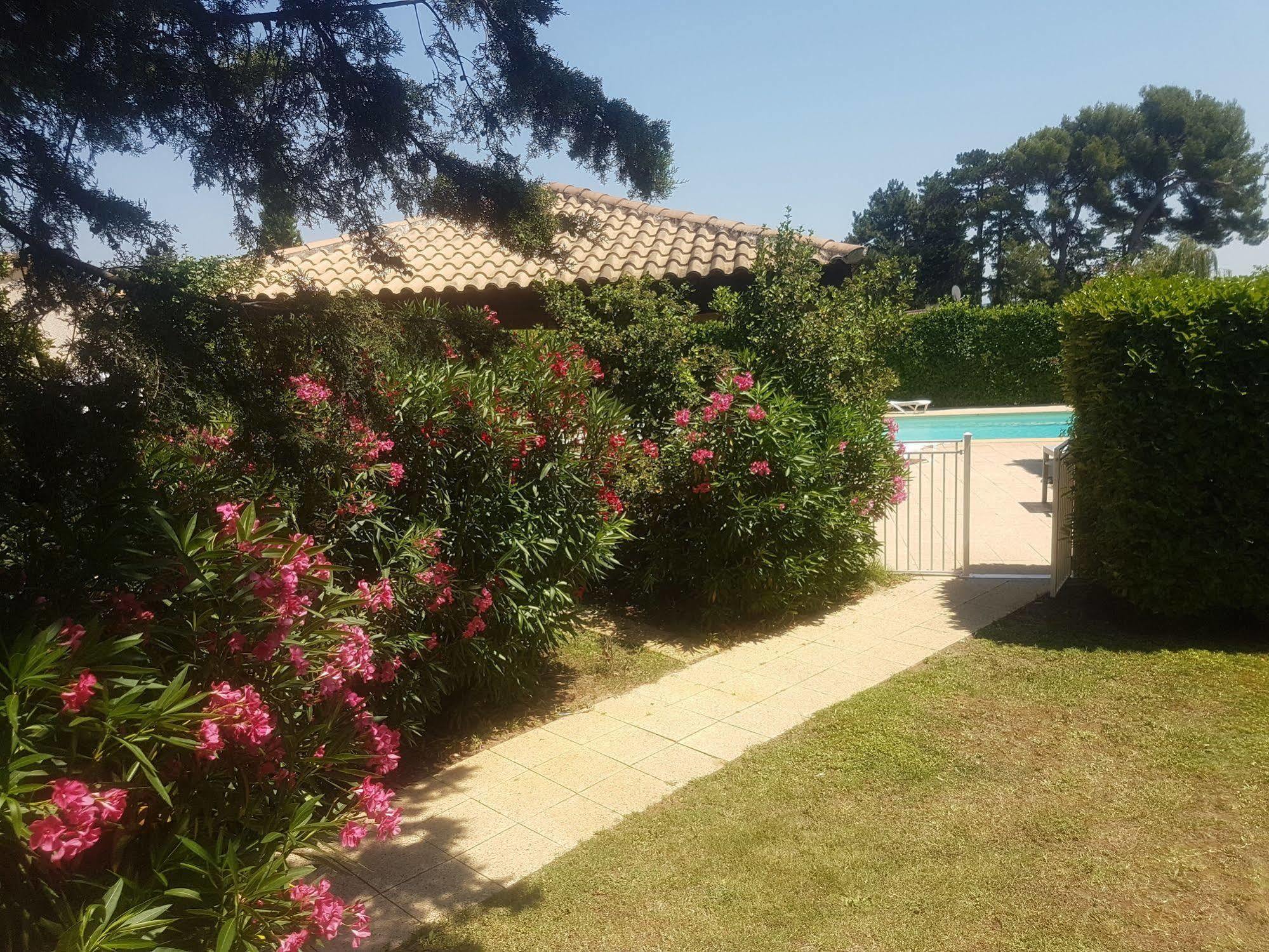 Hotel Restaurant Le Mas De L'Olivier Pont-Saint-Esprit Εξωτερικό φωτογραφία